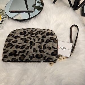 JEN & CO Leopard faux fur wristlet Size 9" x 6" NWT